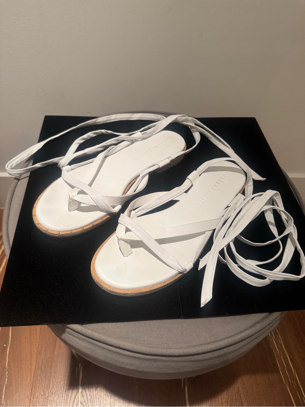 Freda Salvador White Lace-Up Leather Women's Sandals. Size 9.
Very flattering!